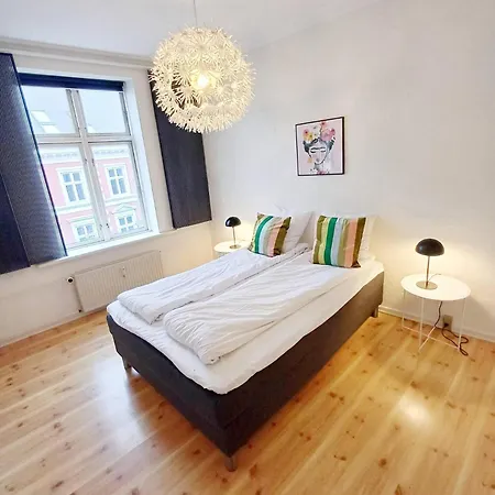 Charming On Pedestrian Street Apartman Randers